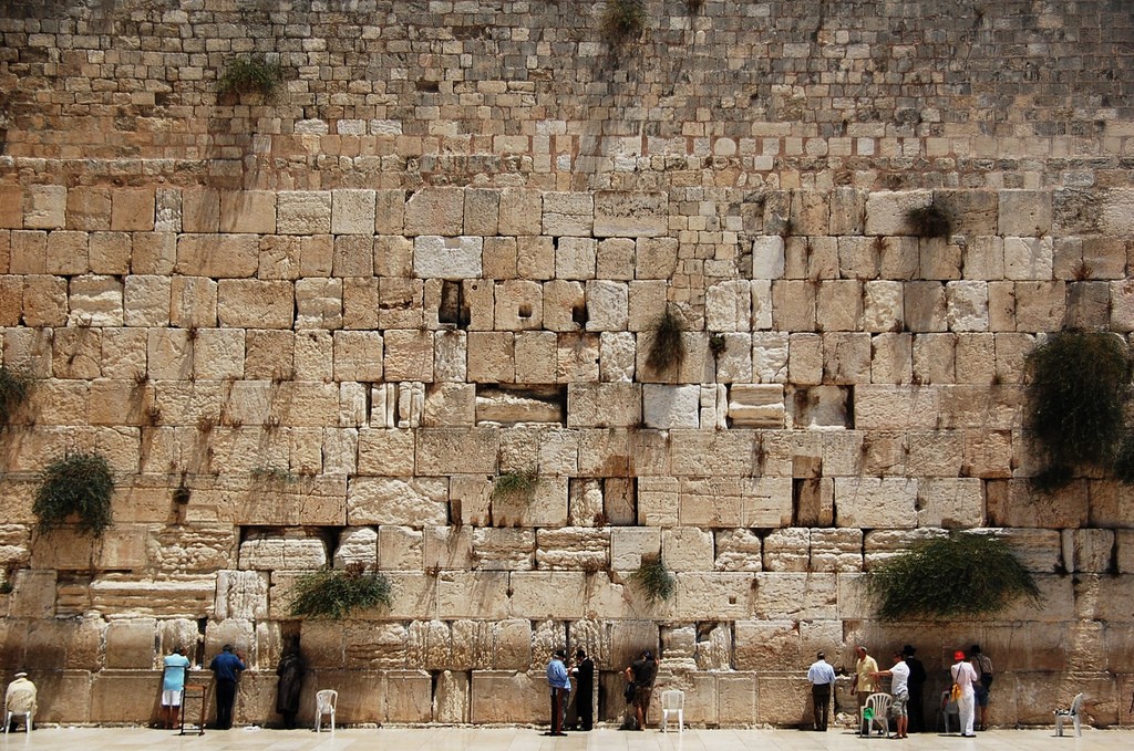 Фото Стены Плача - главной святыни Иудаизма.