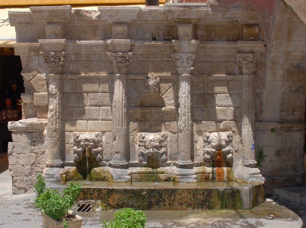 Фото фонтана Римонди в Ретимно