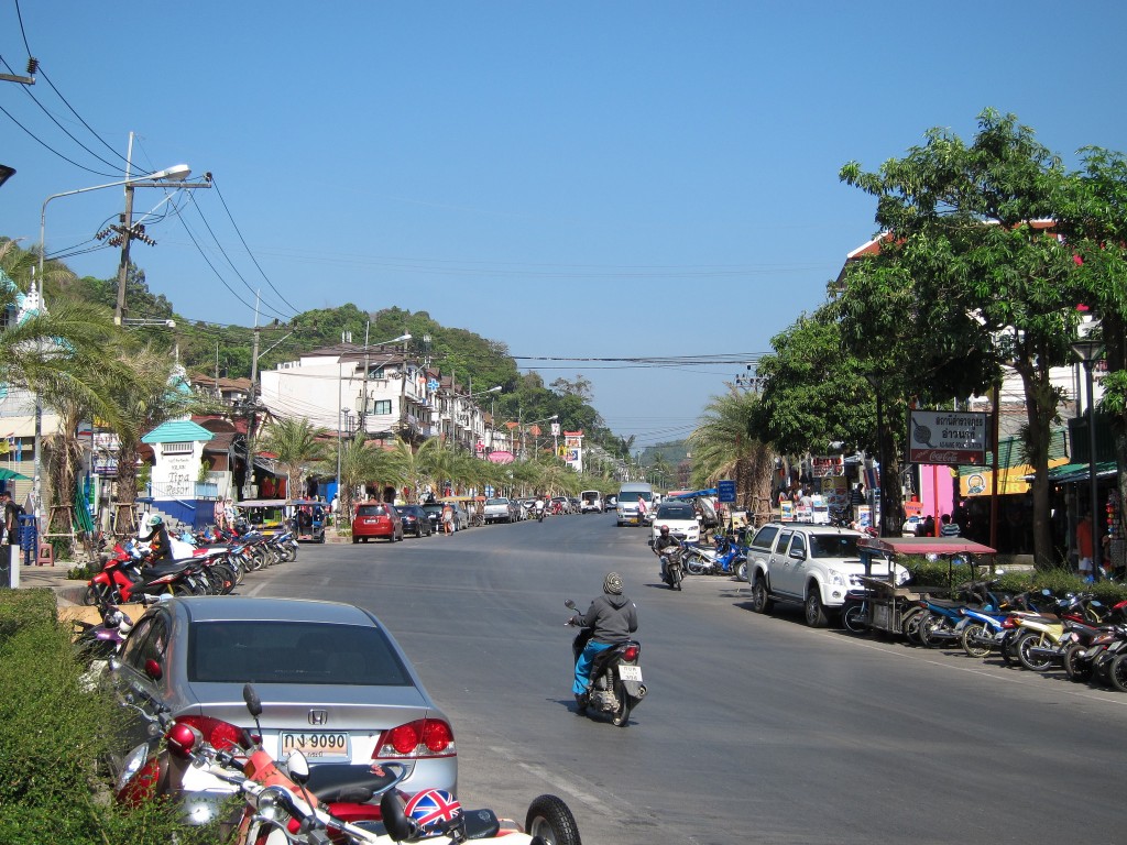 Фото главной улицы в Ао Нанге