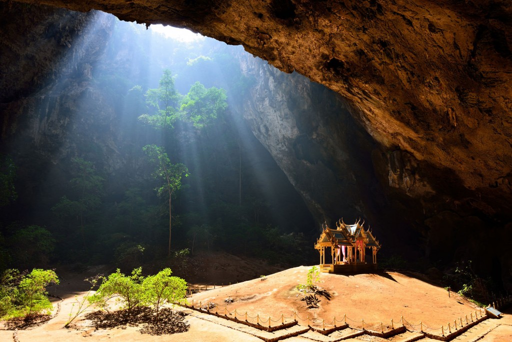 Фото пещеры Phraya Nakorn в Хуа Хине