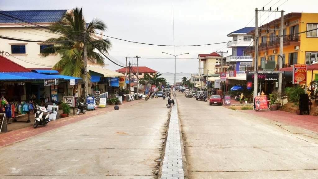 Фото главной туристической улицы Сиануквиля
